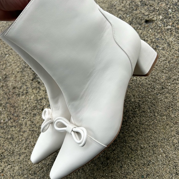 NEW IVY CITY CO White Ankle Boots - Picture 2 of 16